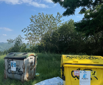 Aktuality / Rušenie stojísk veľkokapacitných nádob na KO a separovaný odpad. - foto