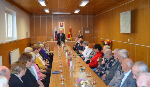 Jubilanti 2025 + stretnutie dôchodcov 24.10.2025 Posledný piatok sme venovali našim milým jubilantom a dôchodcom ❤️ Pripravili sme si pre nich príjemné posedenie, veľa úsmevov a dobrú náladu. Veríme, že sa s nami cítili tak dobre, ako my s nimi – bolo nám naozaj krásne! ????✨
